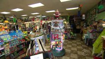 Holiday shoppers expected to increase spending