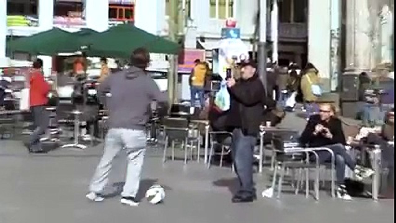 Cristiano Ronaldo se déguise en SDF et piège les personnes dans la rue