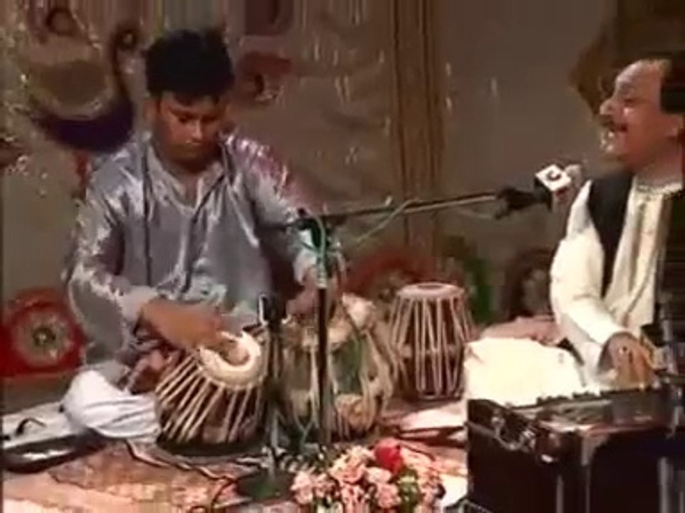 Kee Puchhade O Haal Faqeeraan Da by Ghulam Ali