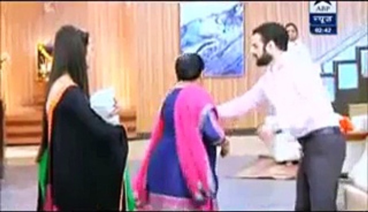 Romi ke Bache ki Achanak hui Tabiyat Kharab jis se Ghabrai Ishita 3rd January 2016 Yeh Hai Mohabbatein