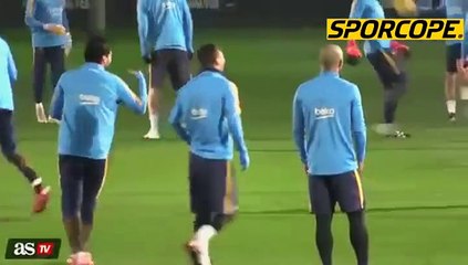Messi idmanda Suarez'in aklını aldı!