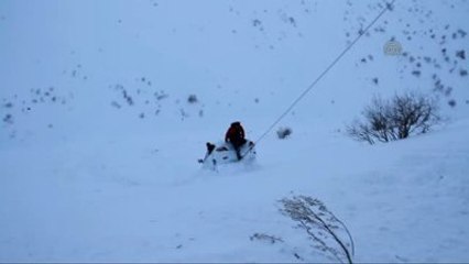 Buzlanan Yolda Araç Şarampole Kaydı