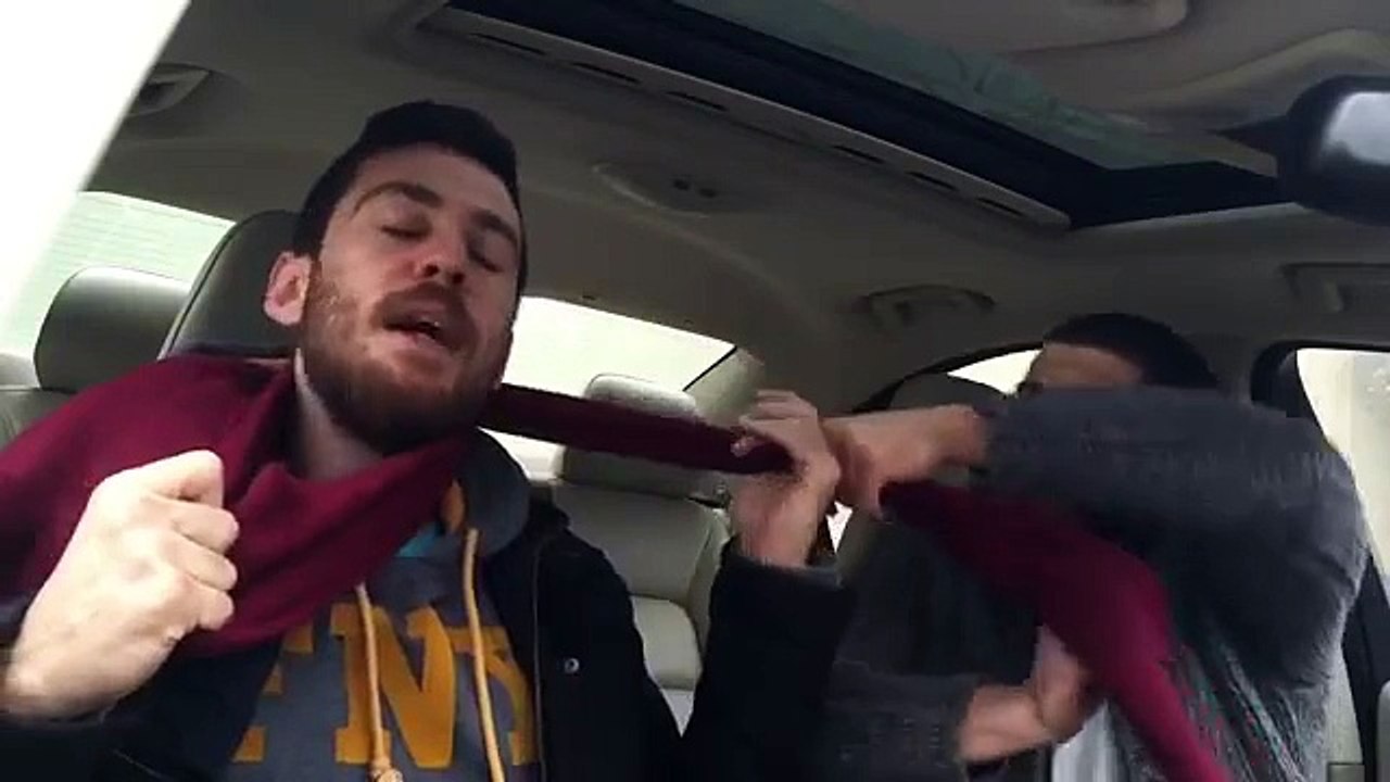 Karya Çandar & Ahmet Aksöz -Yılbaşı zamanı kıskanç kız arkadaş