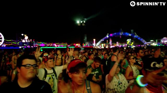 Wiwek & Gregor Salto - Trouble (Feat. MC Spyder) [Sander van Doorn Live @ EDC Las Vegas 2015]