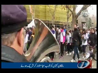 Hundreds of dogs run through Spanish capital