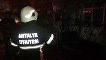 Antalya' Yanmaktan Komşuları Kurtardı
