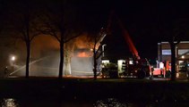 Brand legt bedrijfspand in Musselkanaal in as - RTV Noord
