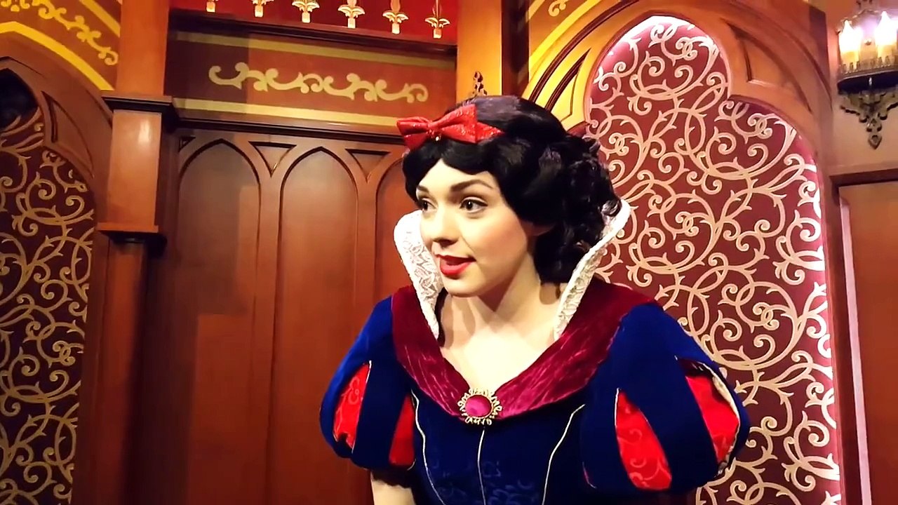 SNOW WHITE IS THE BEST  DISNEYLAND!