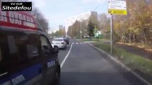 Compilation de chauffeurs de bus qui aiment faire la loi sur la route