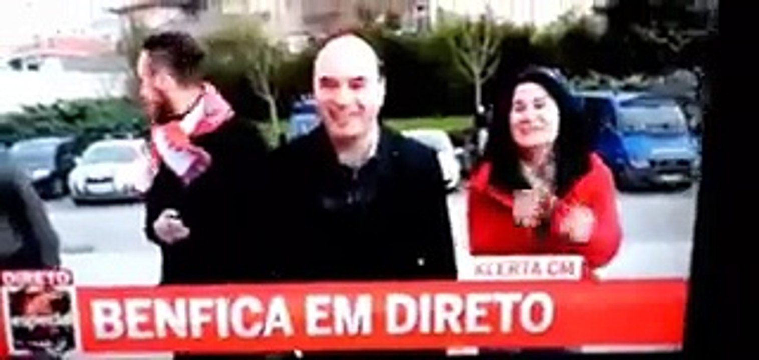 Uma Adepta Que Era Portista Passou Para Benfiquista