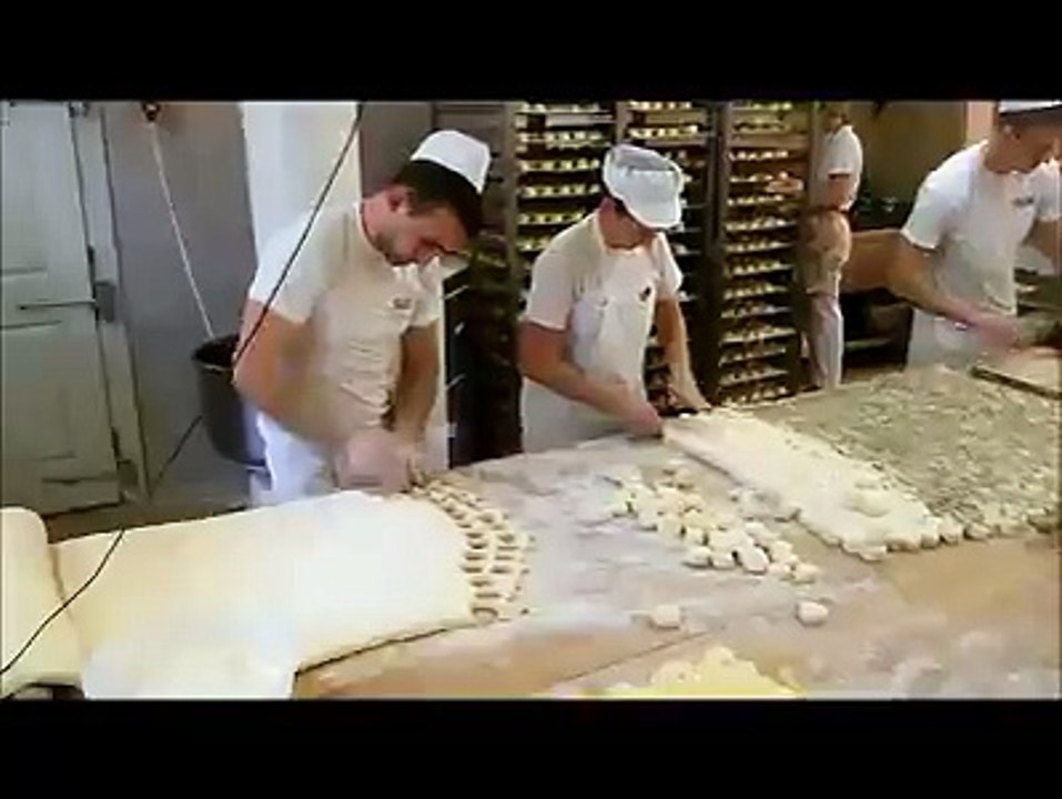 أقوى صانع حلويّات تنجم تشوفو !! يكعبرهالك في رمشة عين