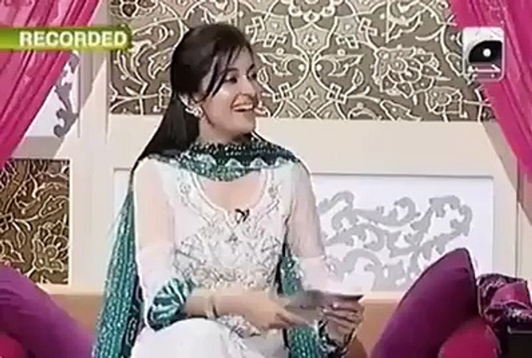 Shaista Lodhi  --what is doing In front of camera