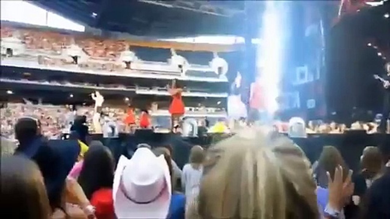 Taylor Swift RED Tour Concert Movie 1080p._9