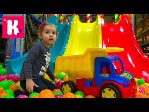 Детский развлекательный центр с горками и батутами бассейном с кубиками kid's intertainment center