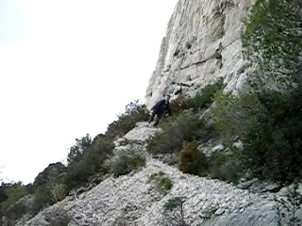 Alex le fada, freestyle dans les calanques style parkour