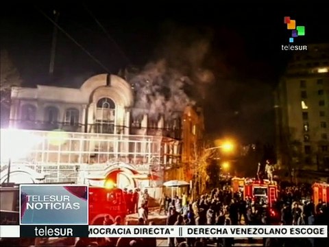 Manifestantes iraníes queman la embajada de Arabia Saudita en Teherán