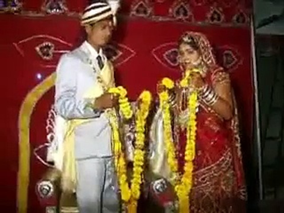 Dolha hay ya kanba dulhan bechari ko koi sanbalay, urdu marriage funny video, punjabi funny indian funny pakistani funny videos, punjabi totay, home girls dance videos, desi videos