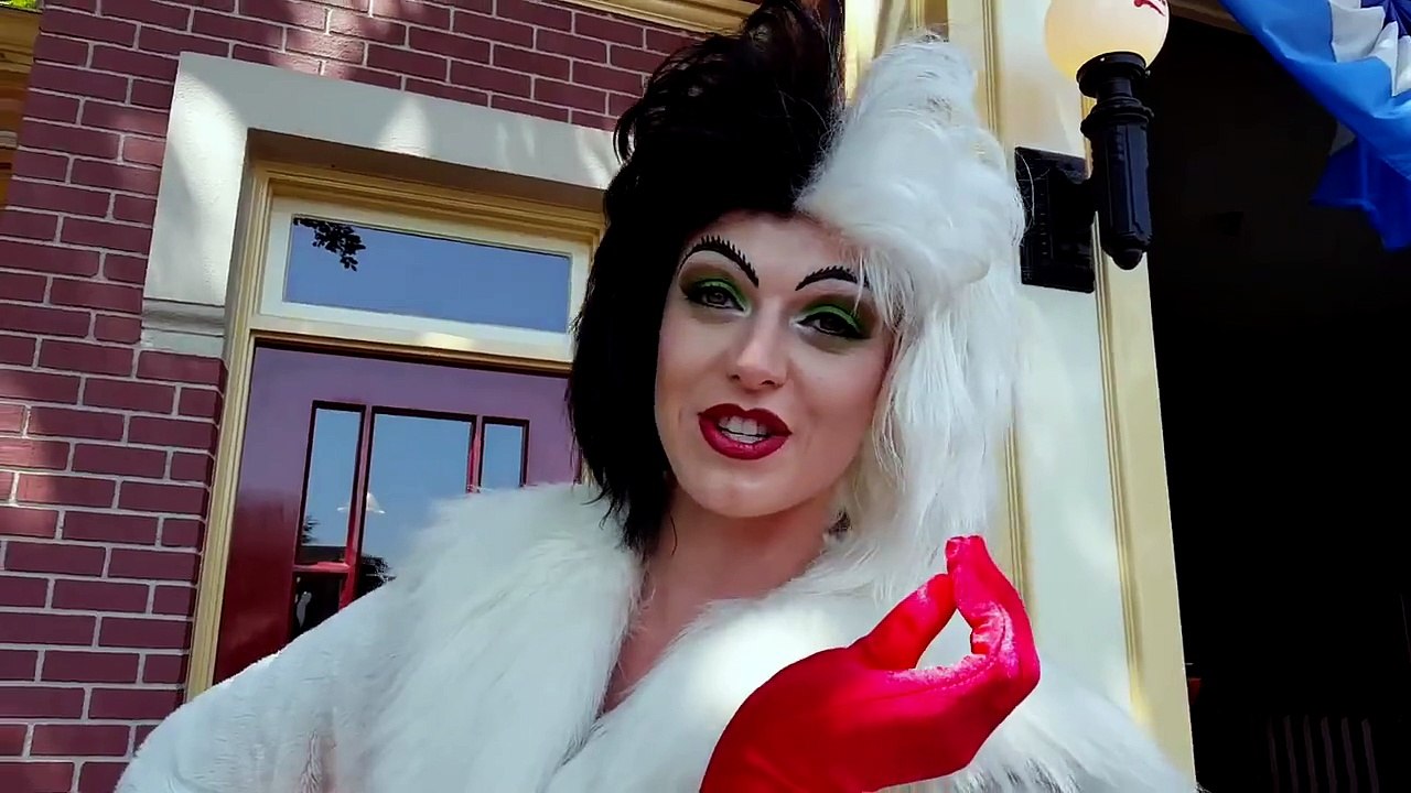 Cruella wants a "Puppies Land"  Disneyland!