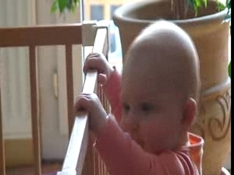 Léana debout