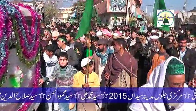 Brother Syed Usman Al-hussaini beautiful naat sharifs during Merkazi Milad Jaloos (24-dec-2015) Masjid Arai to Haidery Chowk Madina syedan Presented by Madina milad Committee (MMC)