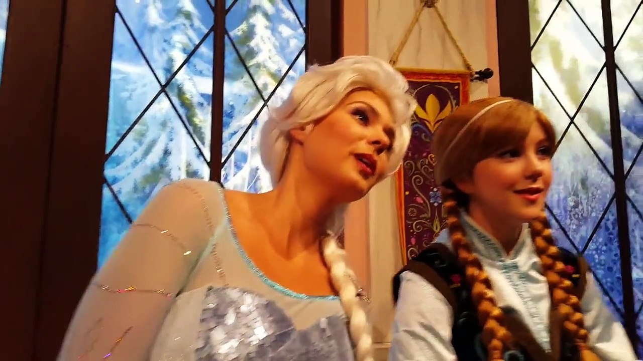 Anna & Elsa hang out with Hans  Disneyland CA!
