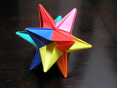 اعمال يدوية فنية بالورق اوريغامي