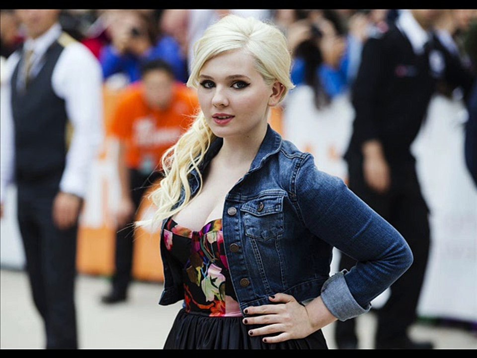Abigali Breslin Hot Wallpaers Video by Acelebritynews.com