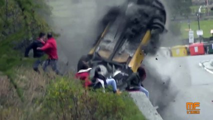 Enorme crash lors d'un rallye