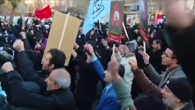 Hundreds protest against execution of Shi'ite cleric Nimr al-Nimr in Tehran