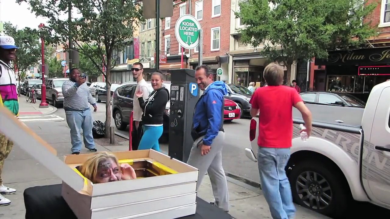 ZOMBIE PIZZA PRANK