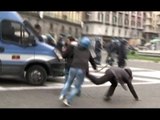 Napoli - Scuola, scontri al corteo: feriti studenti e poliziotti (13.11.15)