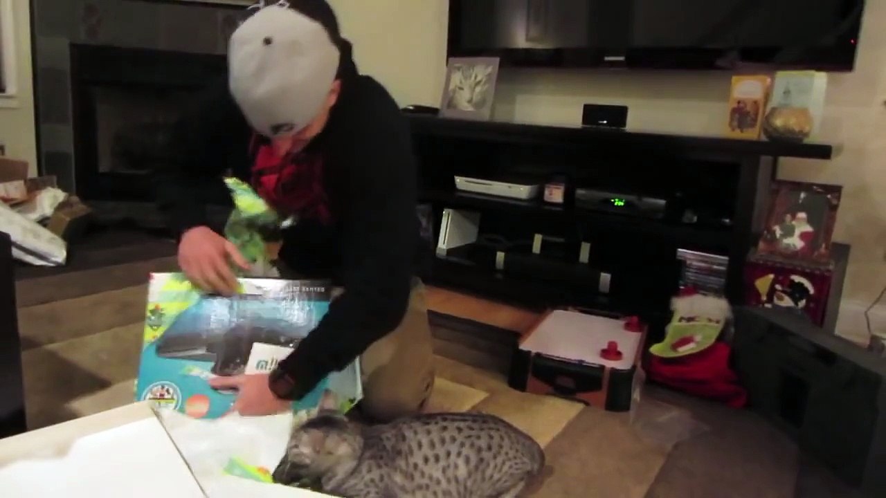 CHRISTMAS PRESENT PRANK 2012 - PrankvsPrank