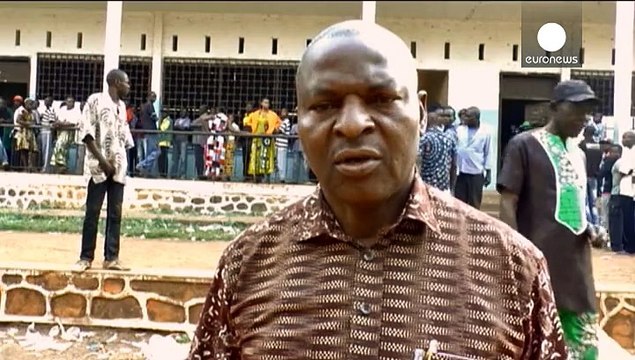 На президентских выборах в ЦАР аутсайдер вырвался вперед