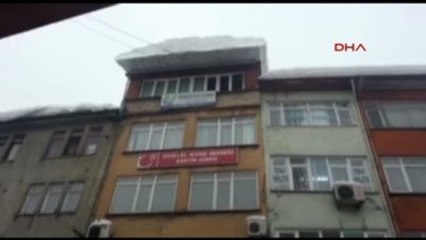Bartın'da Kar Çatıları Yıktı-2