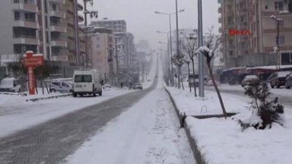 Silvan'da Buz Sarkıtları Tehlike Saçıyor