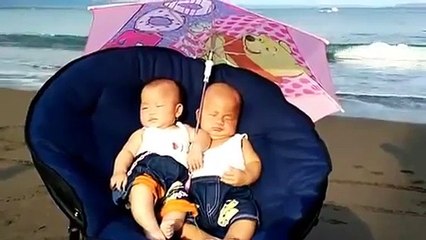 4 Month Twin Babies Enjoy Beach, cute kids