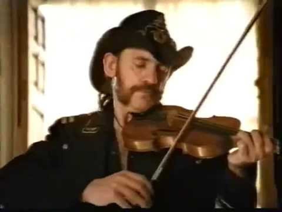 Lemmy Kilmister dans une pub KIT KAT (2001) / Motörhead
