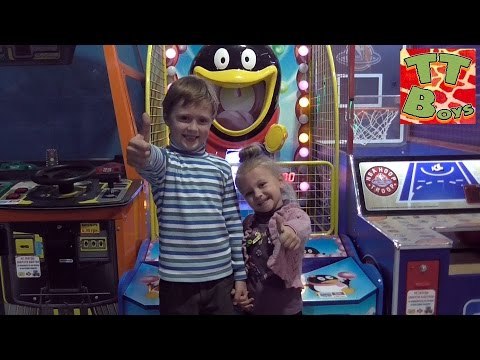 ✔ Трансформер Оптимус Прайм с Игорем и их новая подруга – девочка Ярослава в стране игрушек