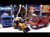 ✔ Bruder. Машинки вместе с Игорьком наряжают Елку к Новому Году / Tow Truck Excavator and Tractor ✔