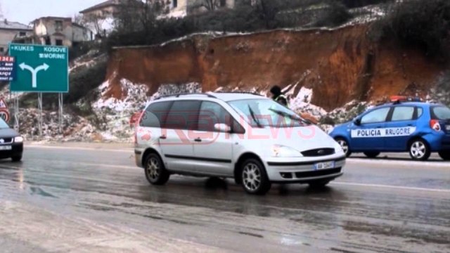 Mjegull e dendur në Rrugën e Kombit, bora “vesh” disa qytete - Ora News- Lajmi i fundit-