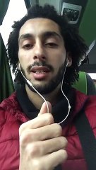 مغربي يرد على الفتيات اللواتي استقبلن إيهاب أمير بالمطار