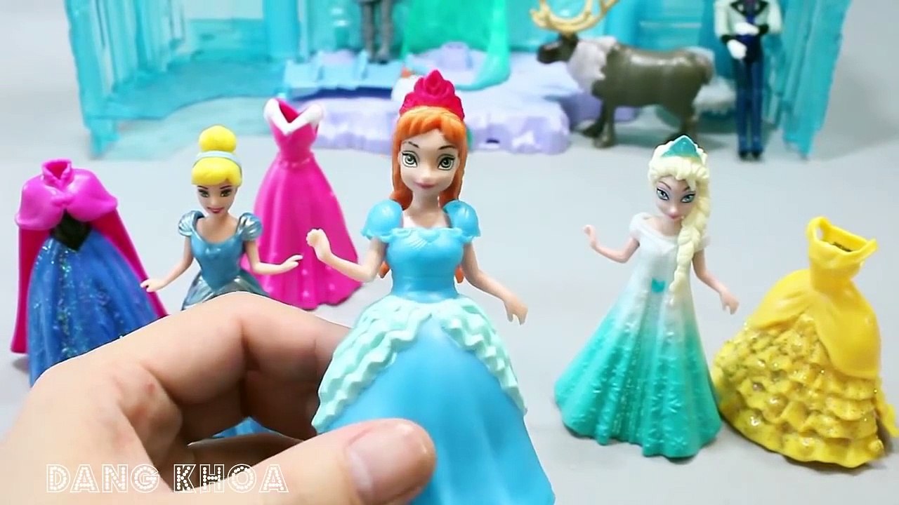 Đồ chơi thay đồ cho búp bê công chúa Elsa và Anna cho bé chơi rất vui (2)