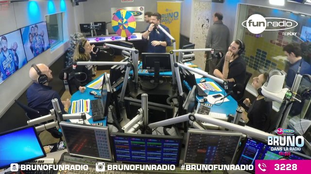 Elliot dans la cage aux Lions - La roue du Défi de Bruno dans la Radio