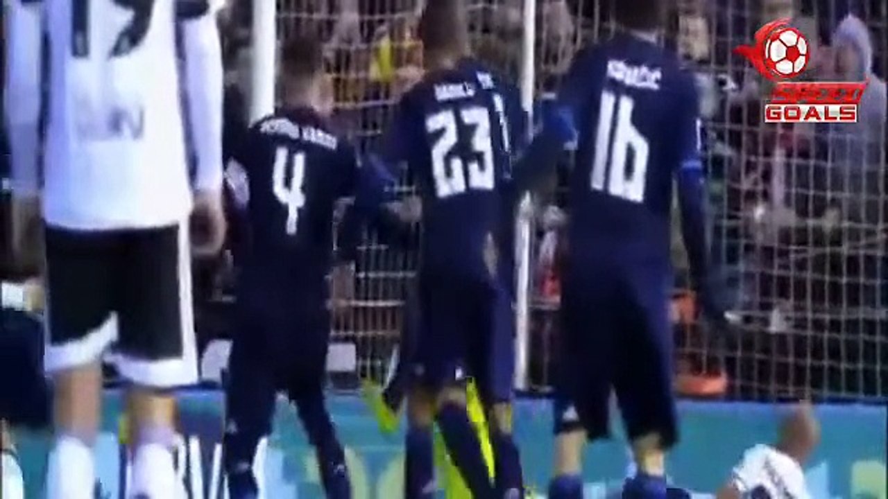 ابداعات و زلعات أيمن عبدالنور أمام  ريال مدريد