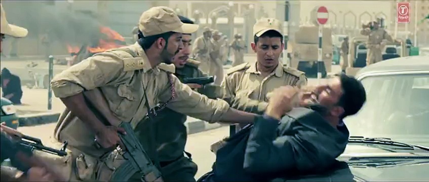 AIRLIFT Movie THEATRICAL TRAILER - Akshay Kumar, Nimrat Kaur - 2016