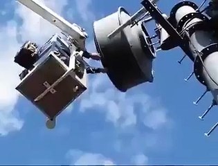 . مهندسو الاتصالات .. لاحظوا ضعفا في الإرسال بأحد الهوائيات بالمنطقة .. ليجدوا بأن السناجب قد حولتها مخزنا للبندق