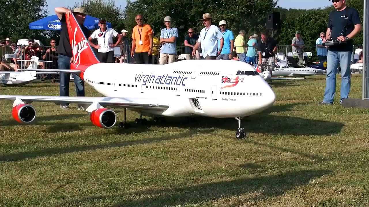 Modèle réduit d'un avion Boeing 747-400 radio-commandé