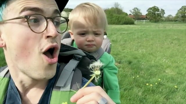 Малышу смешно