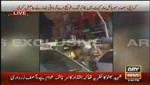 Exclusive Footage Of Guards Straight Firing In Karachi’s Saddar Mobile Market