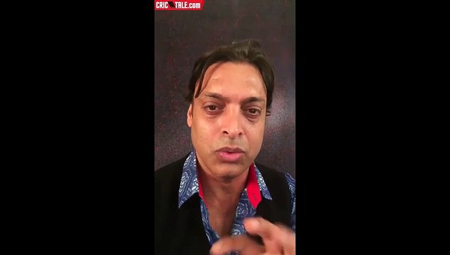 Shoaib Akhter Having Fun with Shahrukh Khan